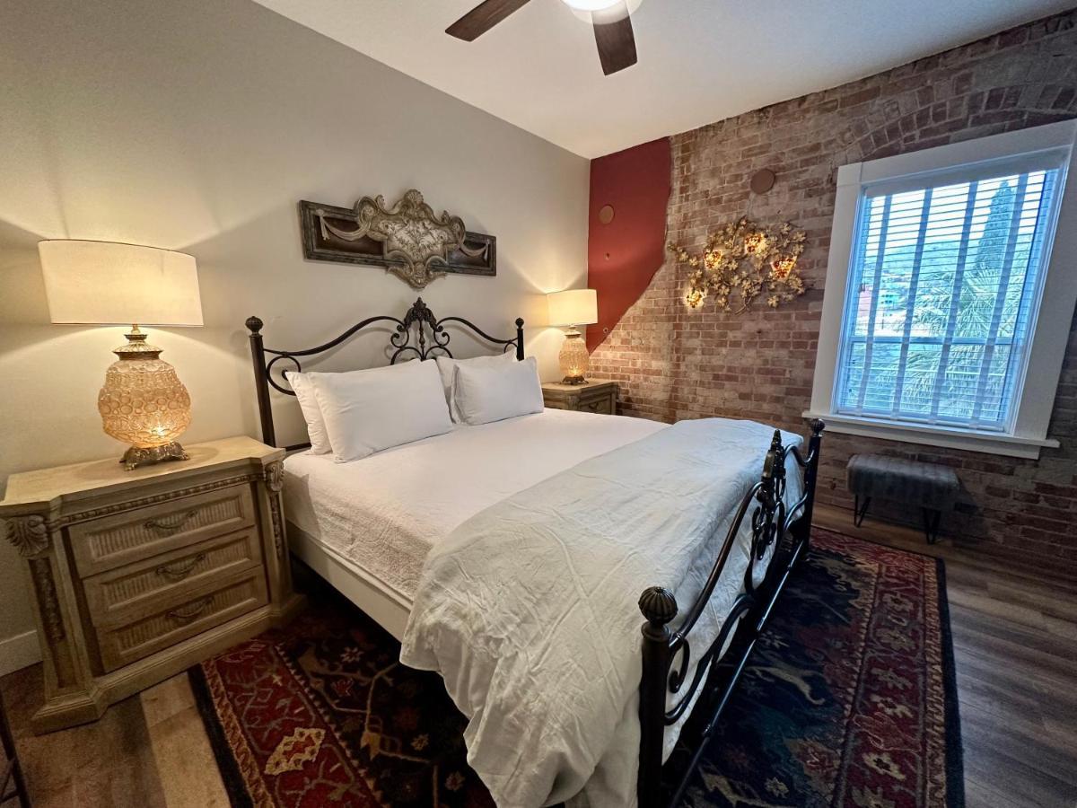 Bisbee Brownstone Suites Ngoại thất bức ảnh